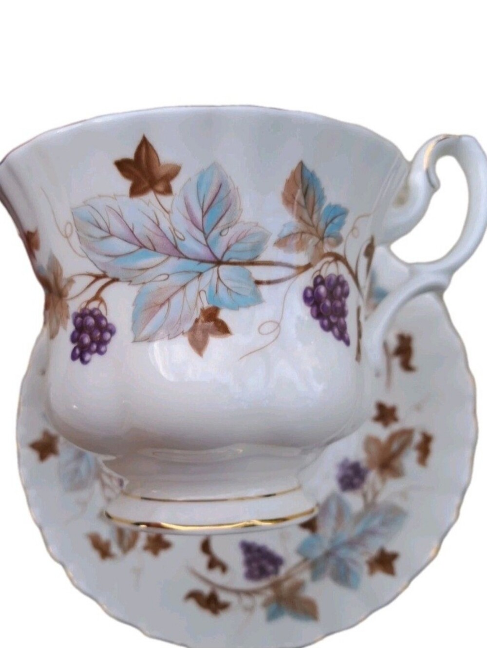 Vintage Royal Albert Lorraine Bone China Tea Cup Saucer Set England Grapes Gold